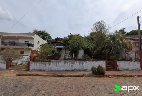 Casa Mista - Com Excelente Localização