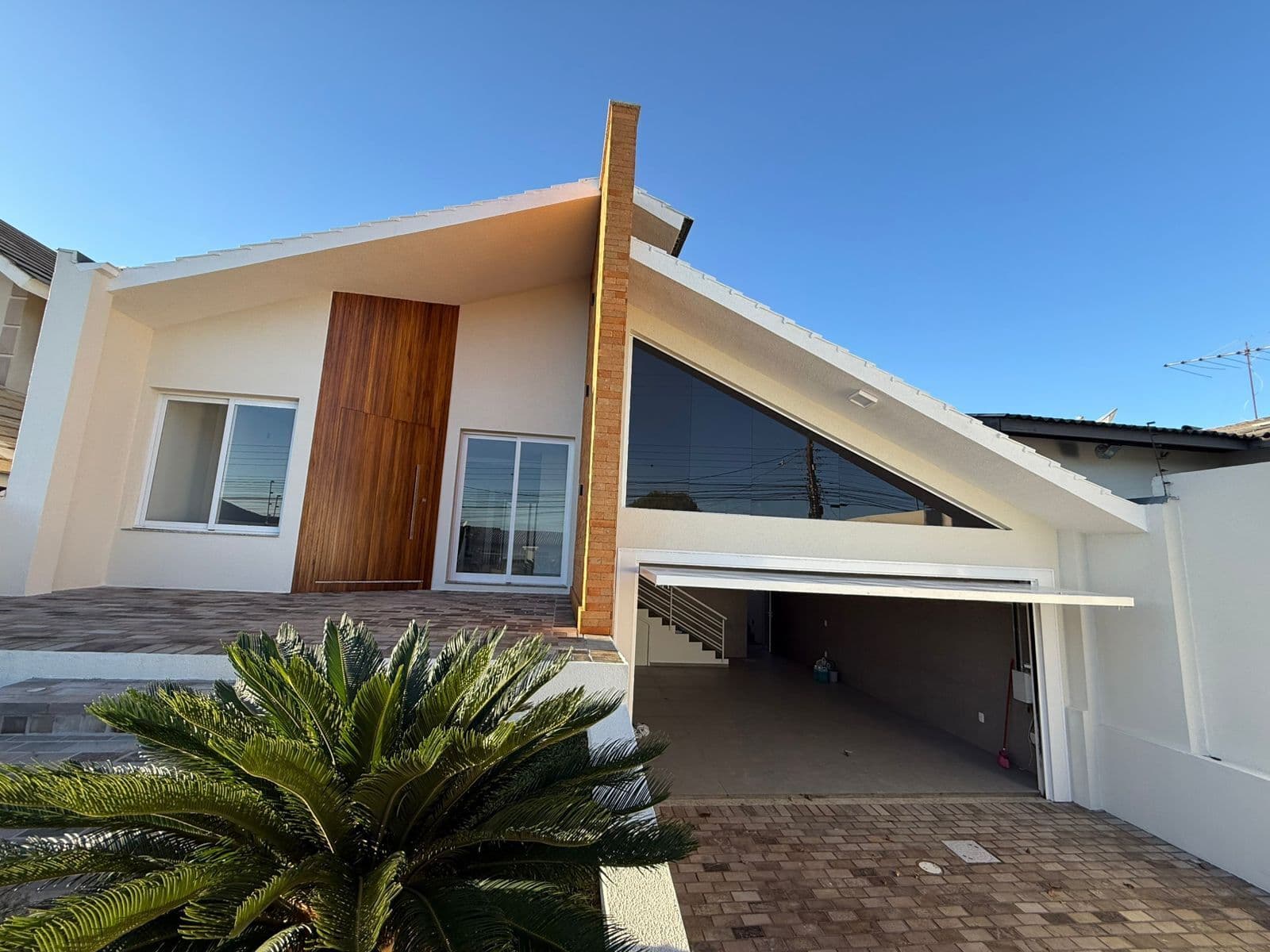 Casa Alto Padrão no centro há 1 quadra da Avenida