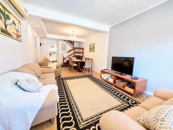 🏡✨ Seu Refúgio Particular com Piscina e Vista para a Praça