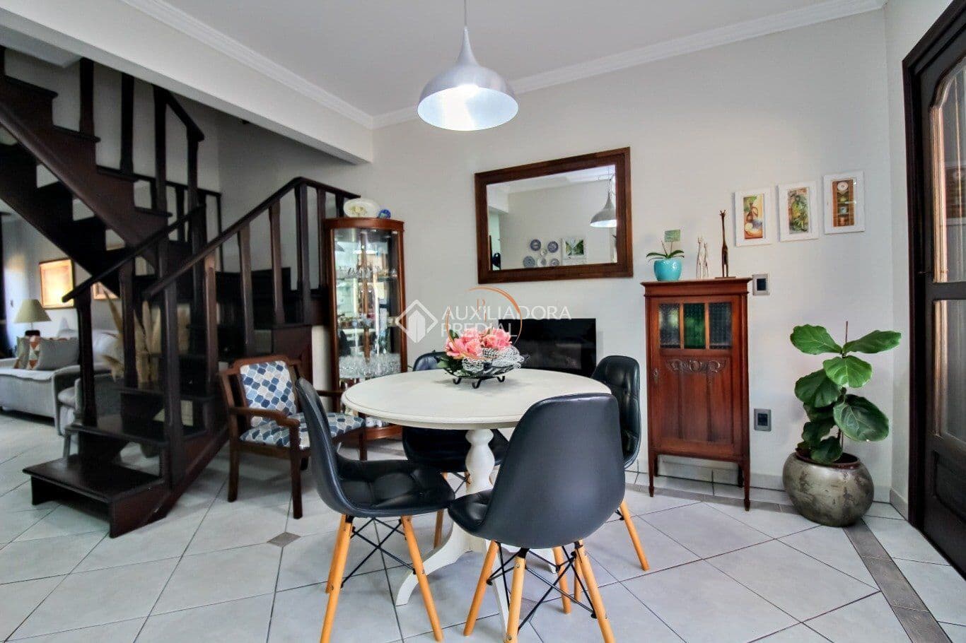 Excelente Sobrado no Residencial Nova Ipanema.
