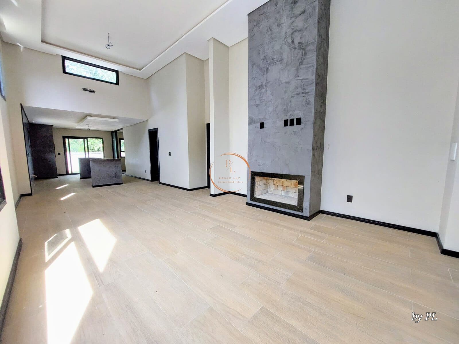 🏡✨ **Residência Contemporânea de Esquina no Condomínio Reserva do Lago I** | Lagos de Nova Ipanema – Hípica