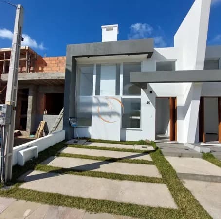 🏡✨ Residência Térrea Nova | 3 Dormitórios | Pé-Direito Duplo e Lareira ✨🌿