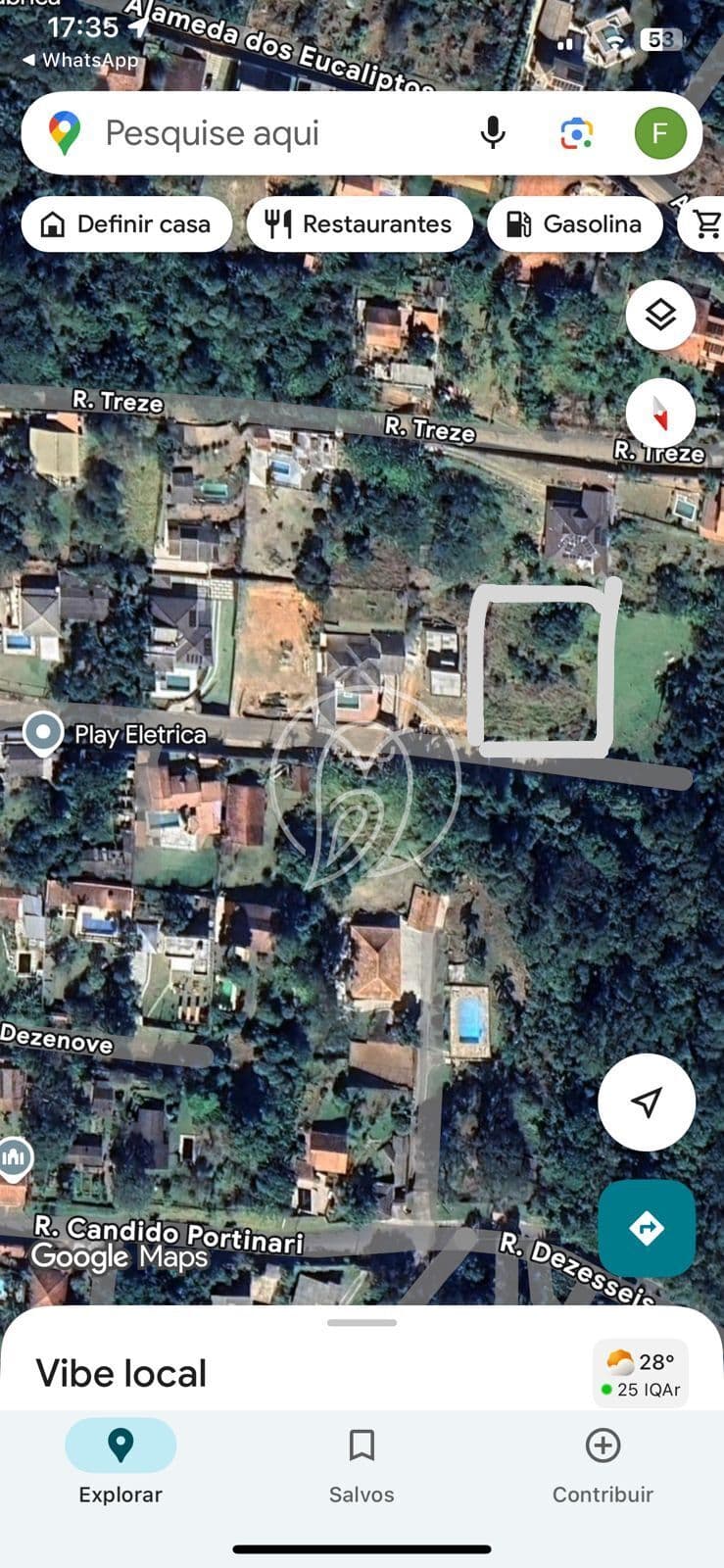 Terreno em Loteamento com casas de alto padrão