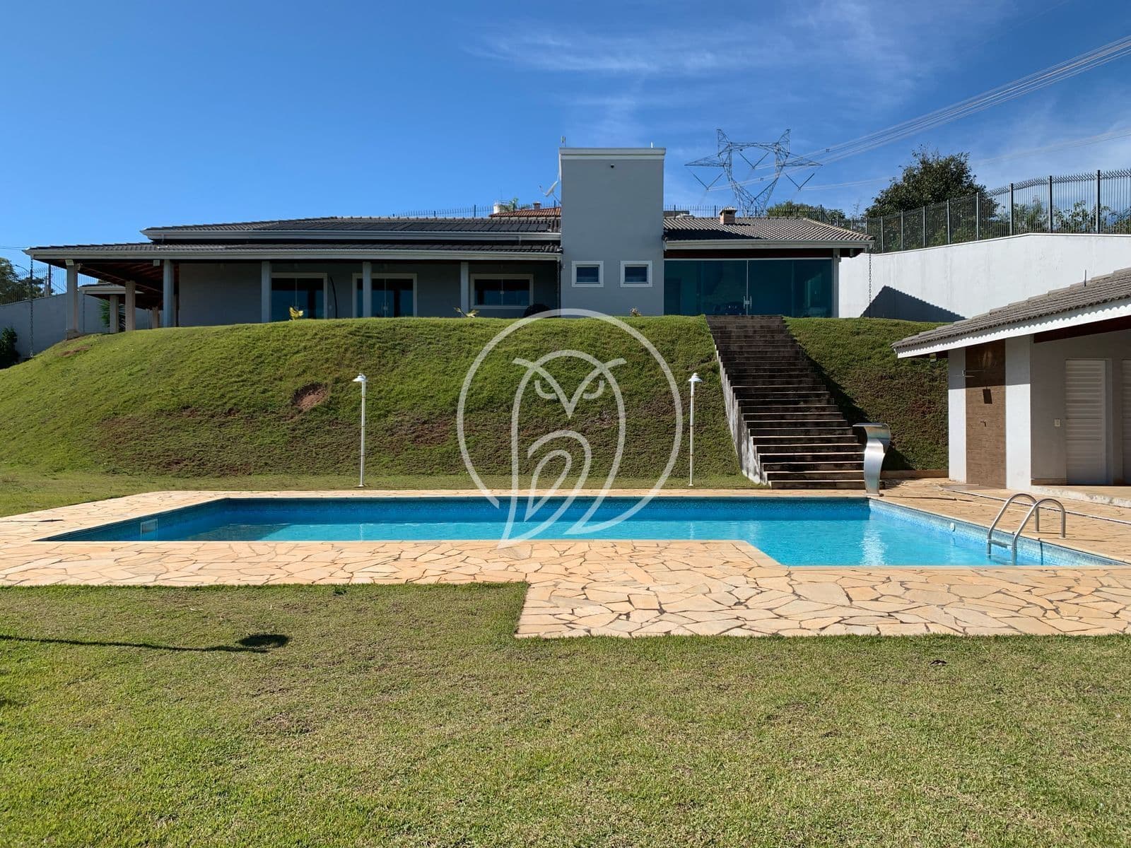 Uma Residência nova e moderna entra à venda em Atibaia.