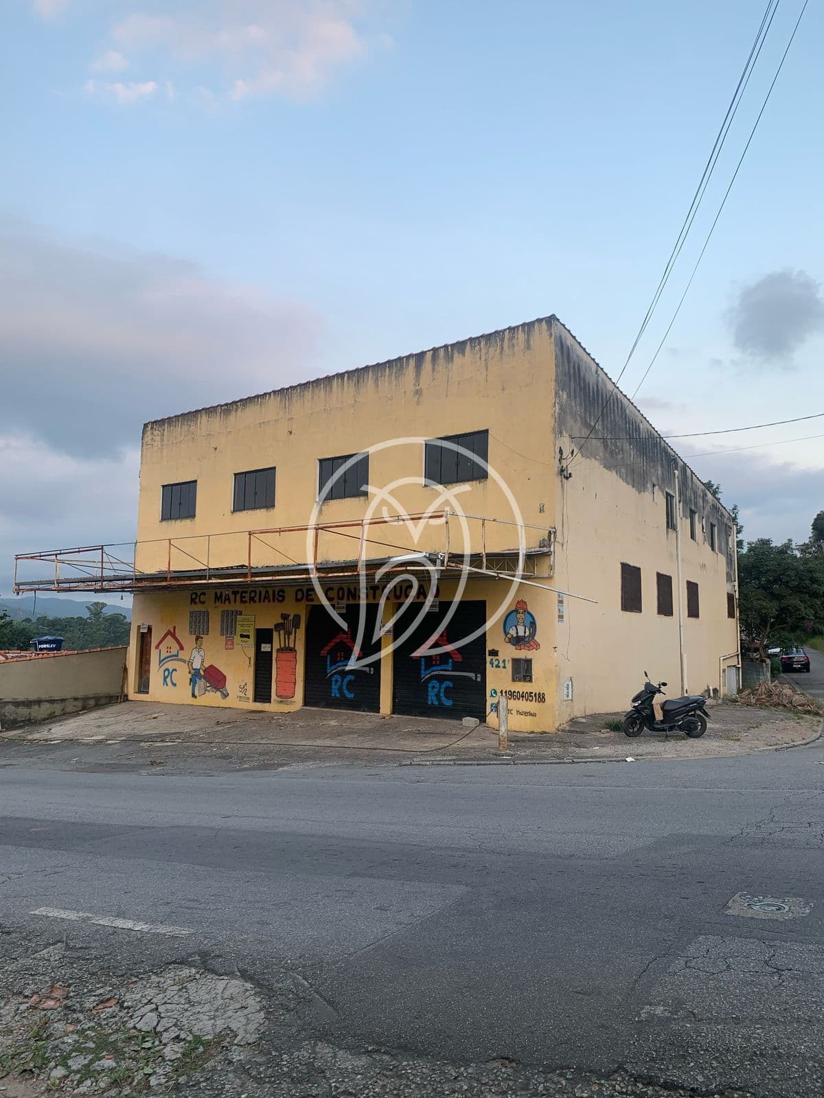 PRÉDIO comercial , ótima oportunidade, na entrada da Serra da Cantareira.