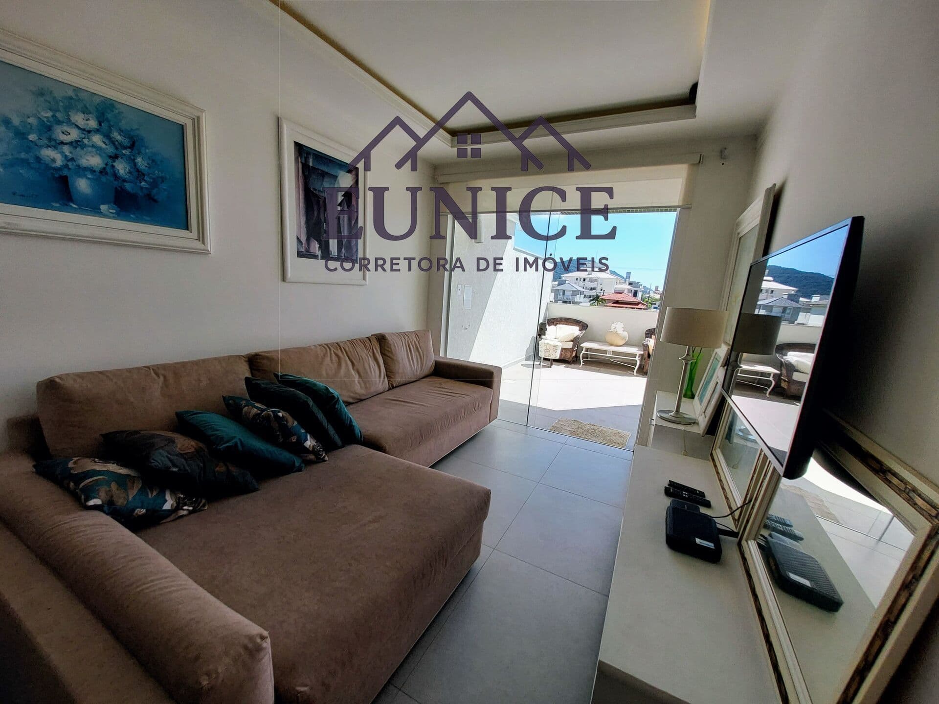 Apartamento com dois dormitórios e terraço