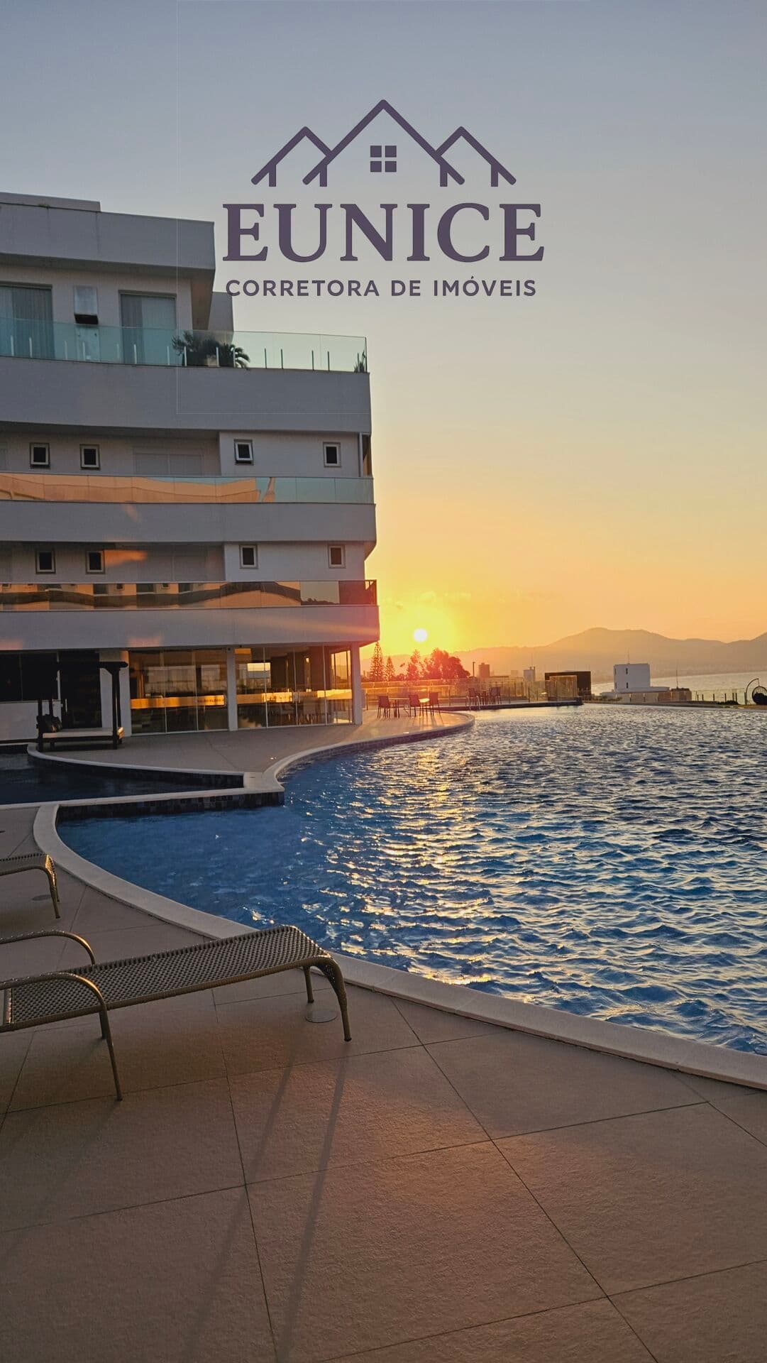 Apartamento mobiliado com vista permanente do mar