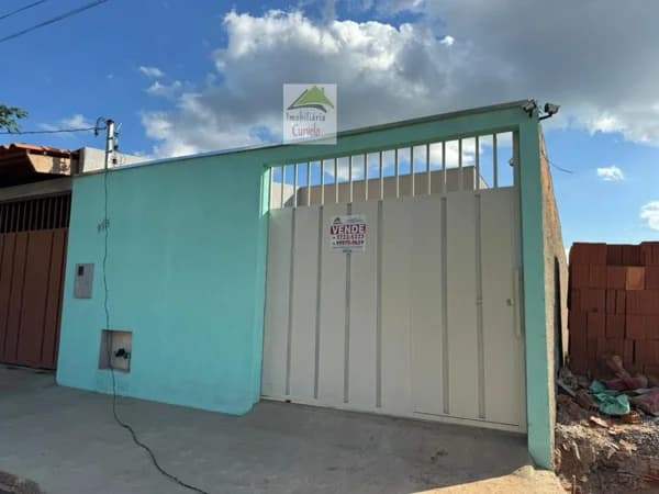 Casa Alvenaria para Venda em Santa Rita Curvelo-MG