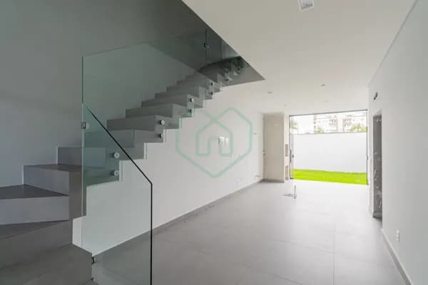 Geminado com 3 suítes à venda no bairro Santo Antônio em Joinville-SC por R$ 1.293.000,00.