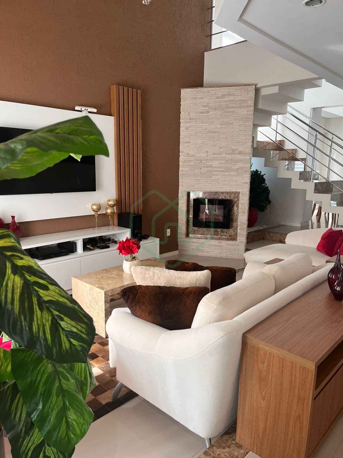 Sobrado MOBILIADO à venda em Pirabeiraba – Joinville/SC por R$ 2.289.900,00.