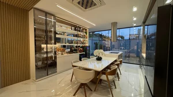 Geminado com 3 suítes MOBILIADO à venda no bairro Santo Antônio em Joinville-SC por R$ 1.780.000,00.