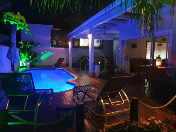 Casa Mobiliada de Alto padrão em Ubatuba SFS 3 quartos por R$ 1.300,000.