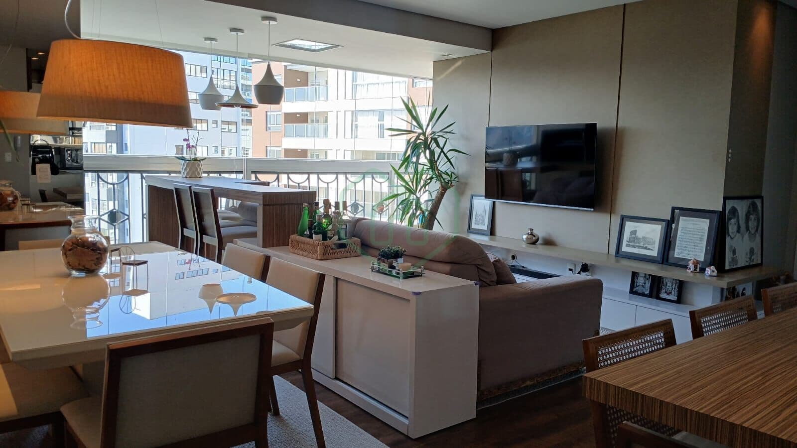 Apartamento com 1 suíte mais 2 quartos Mobiliado à venda no Centro de Joinville - SC por R$ 1.200.000,00.