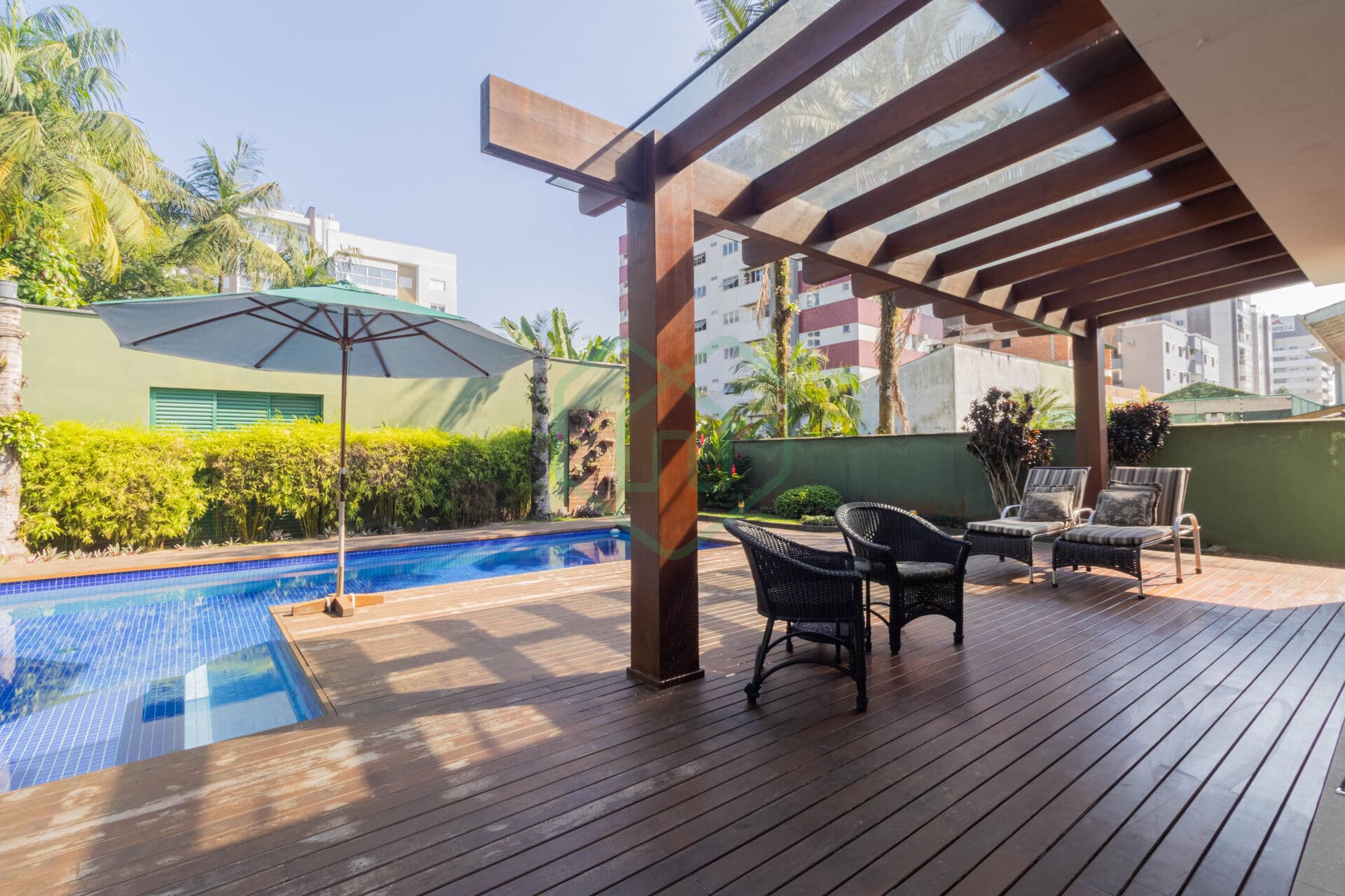 Casa de Alto Padrão Mobiliada à Venda no Bairro América – Joinville/SC por R$ 3.700.000,00