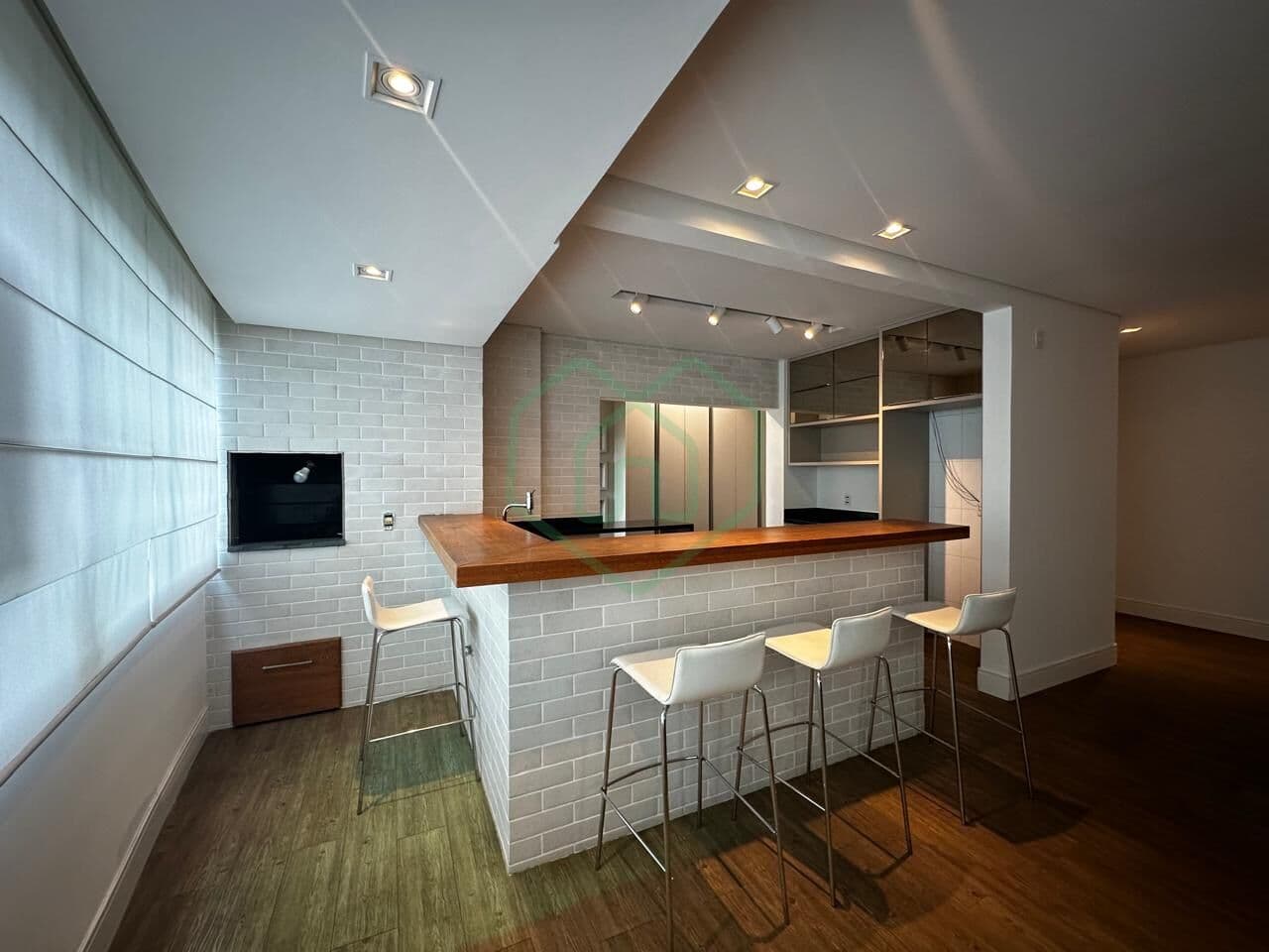 Apartamento a Venda Semi-mobiliado Atiradores por R$ 1.100.000,00.