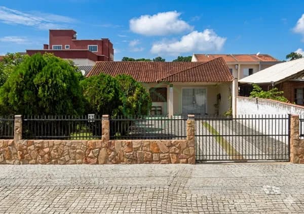 Excelente oportunidade para quem busca conforto e espaço Casa plana por R$ 500.000,00.