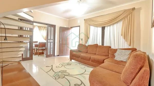 Sobrado com 4 Quartos e 3 banheiros à Venda, 182 m² por R$ 750.000