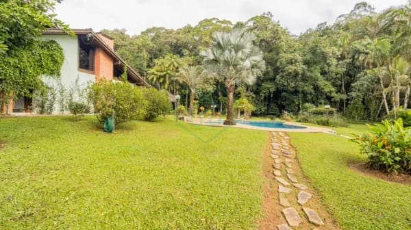Excelente chácara de alto padrão com 109.000 m² à venda em Pirabeiraba - SC por R$ 2.800.000,00.