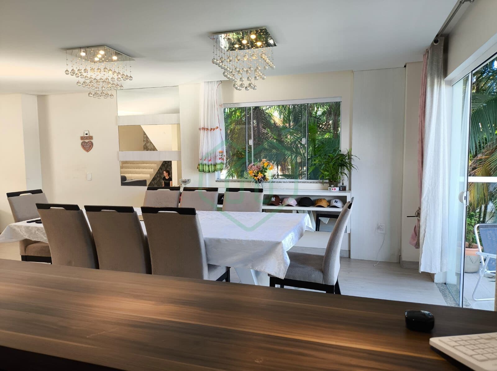 CASA/ Sobrado de alto padrão mobiliado no Iririú por R$ 1.490.000,00.