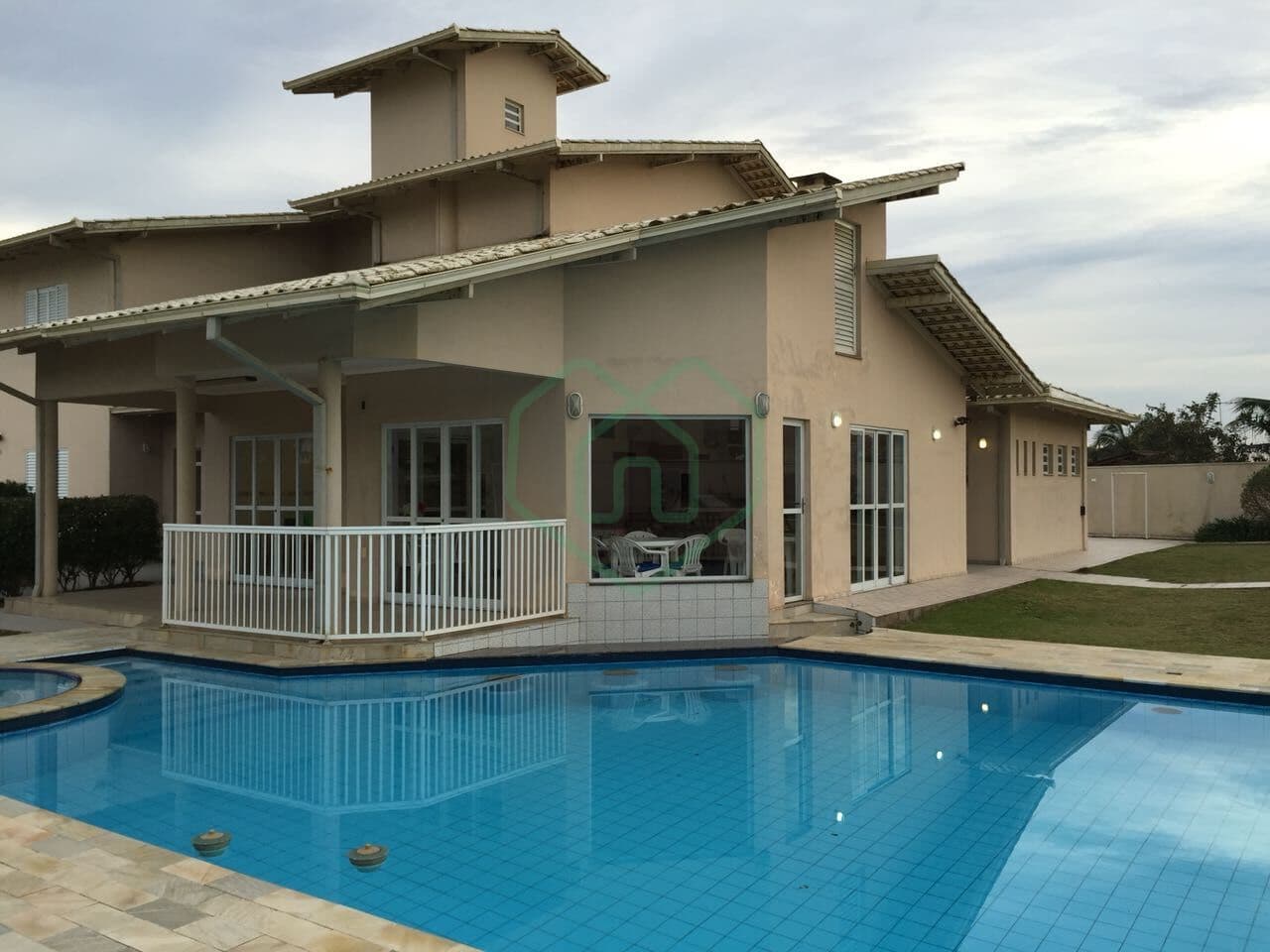 Casa/Terreno Quadra Mar em Barra do sul Semi mobiliada por R$ 3.500.000,00.