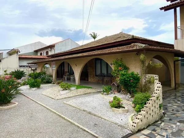 Casa à venda no bairro Praia Comprida em São José/SC