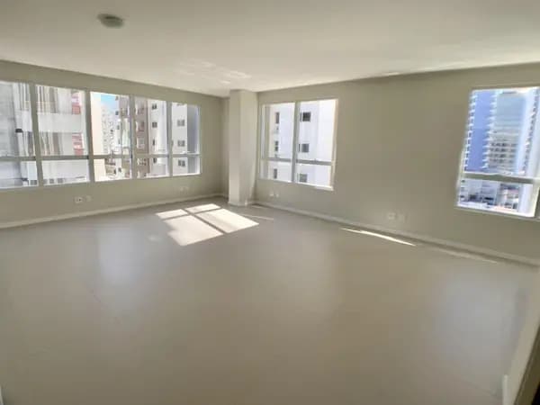 Sala à venda no bairro Campinas em São José/SC