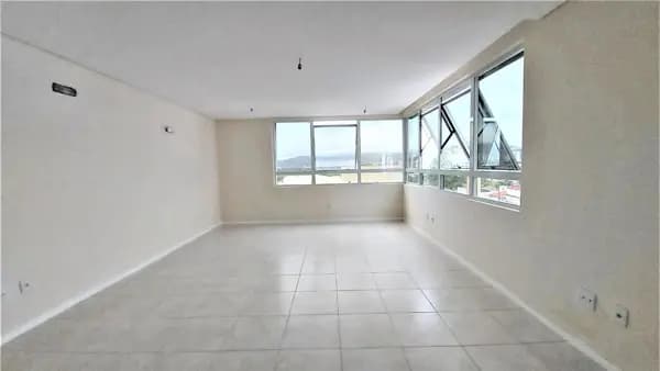 Sala à venda no bairro Agronômica em Florianópolis/SC