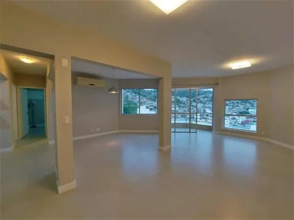 Apartamento à venda no bairro Centro em Florianópolis/SC