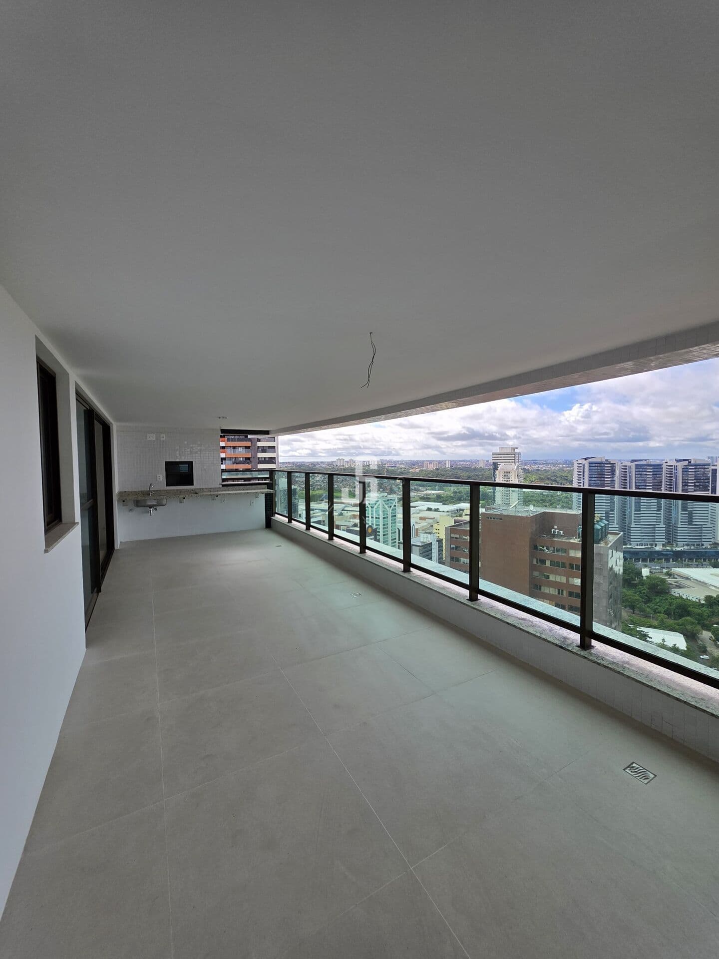 Apartamento 4 suítes à venda no Caminho das Árvores, 250m², vista panorâmica e 4 vagas – Condomínio Palazzo Unique