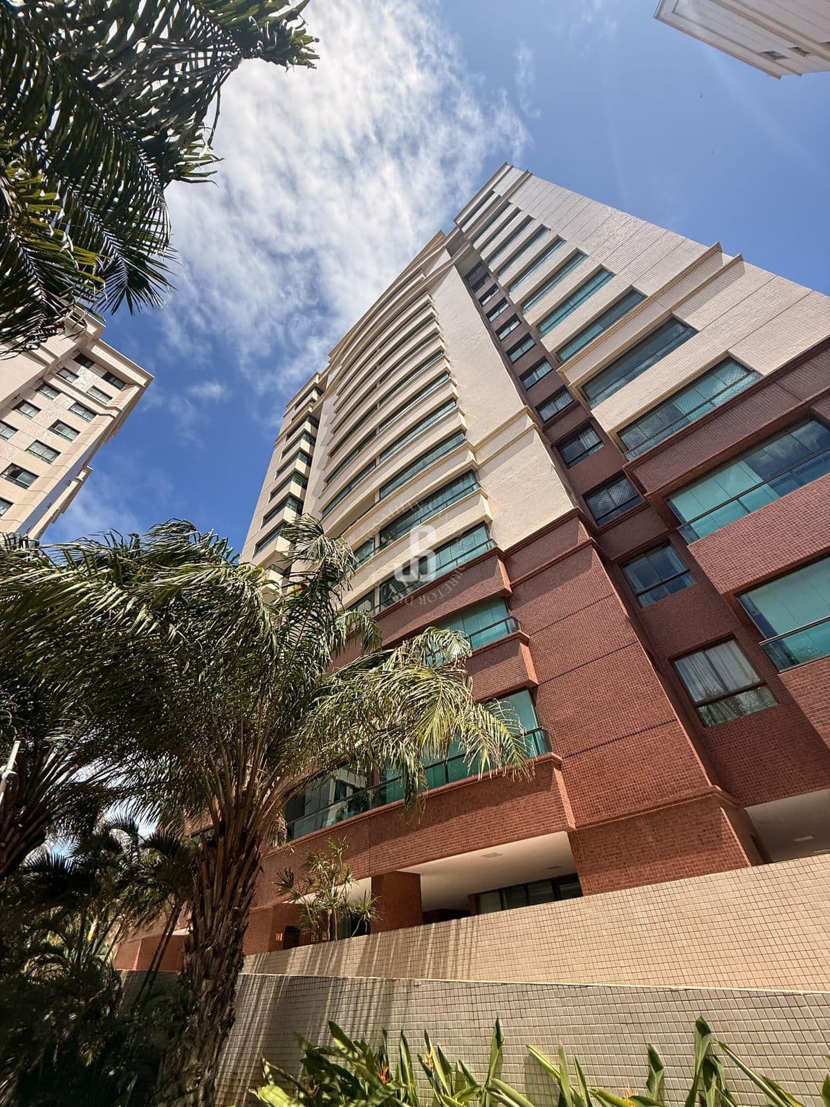 Cobertura 4 suítes à venda em Pituaçu, 305m², vista mar, piscina privativa e 4 vagas – Parque Tropical