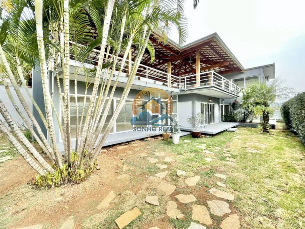 Oportunidade! Linda casa 4 dorms, 2 suítes e 4 vagas pertinho da Raposo com 400m²