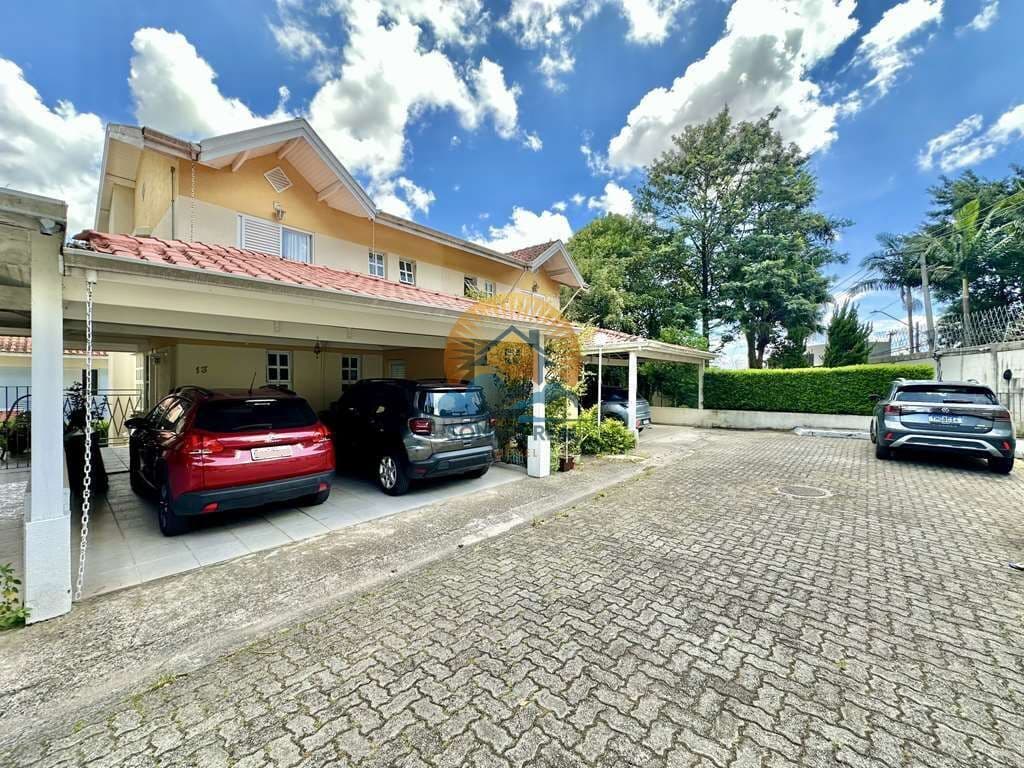 Casa Villagio di Lucca, com 3 quartos e suíte, impecável, lareira, churrasqueira, bar e home office!