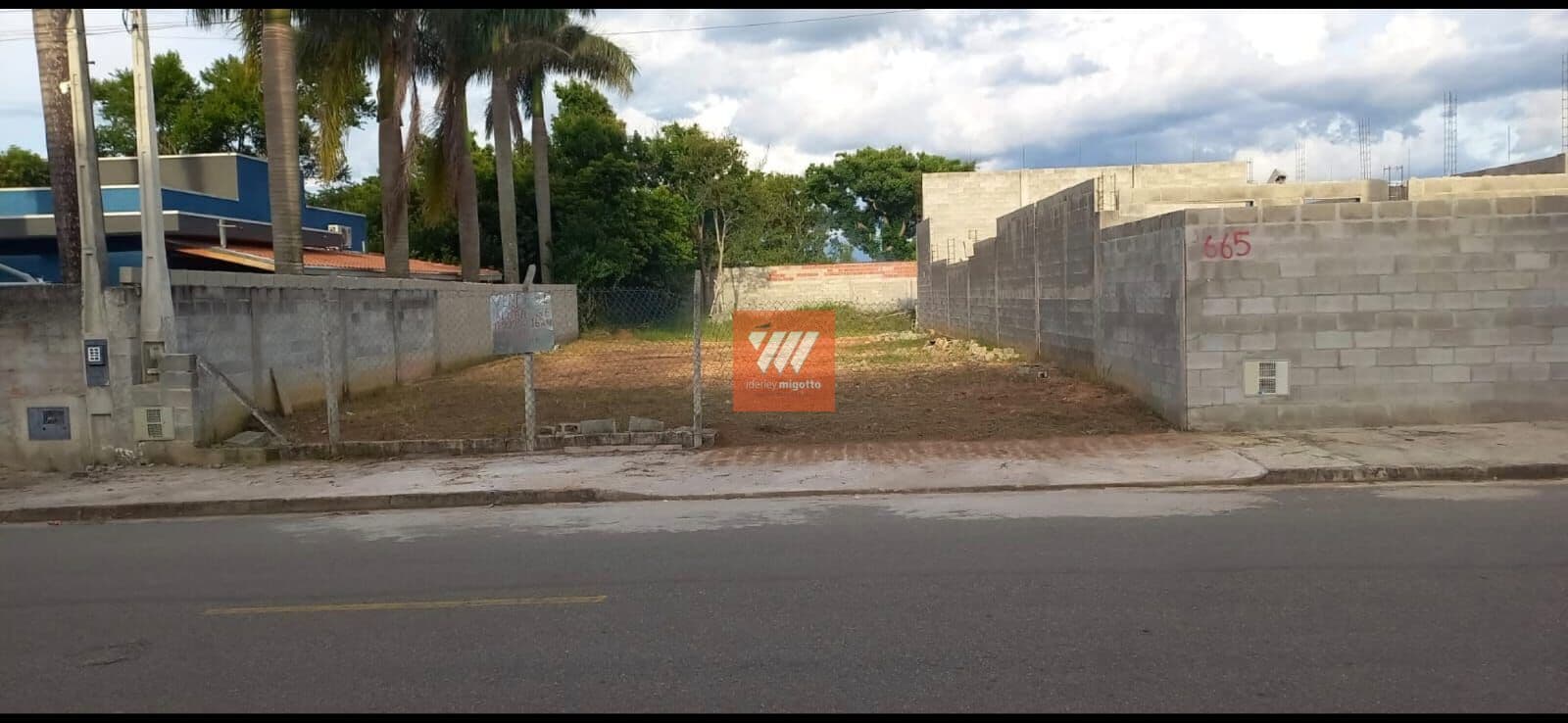 Lote/Terreno em Taubaté - Una