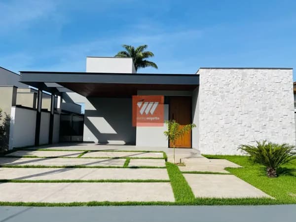 Casa térrea em Condomínio