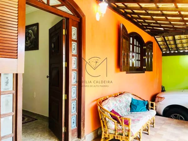 EXCELENTE CASA INDIVIDUAL 3 QUARTOS SENDO 1 SUÍTE - 2 GARAGEM