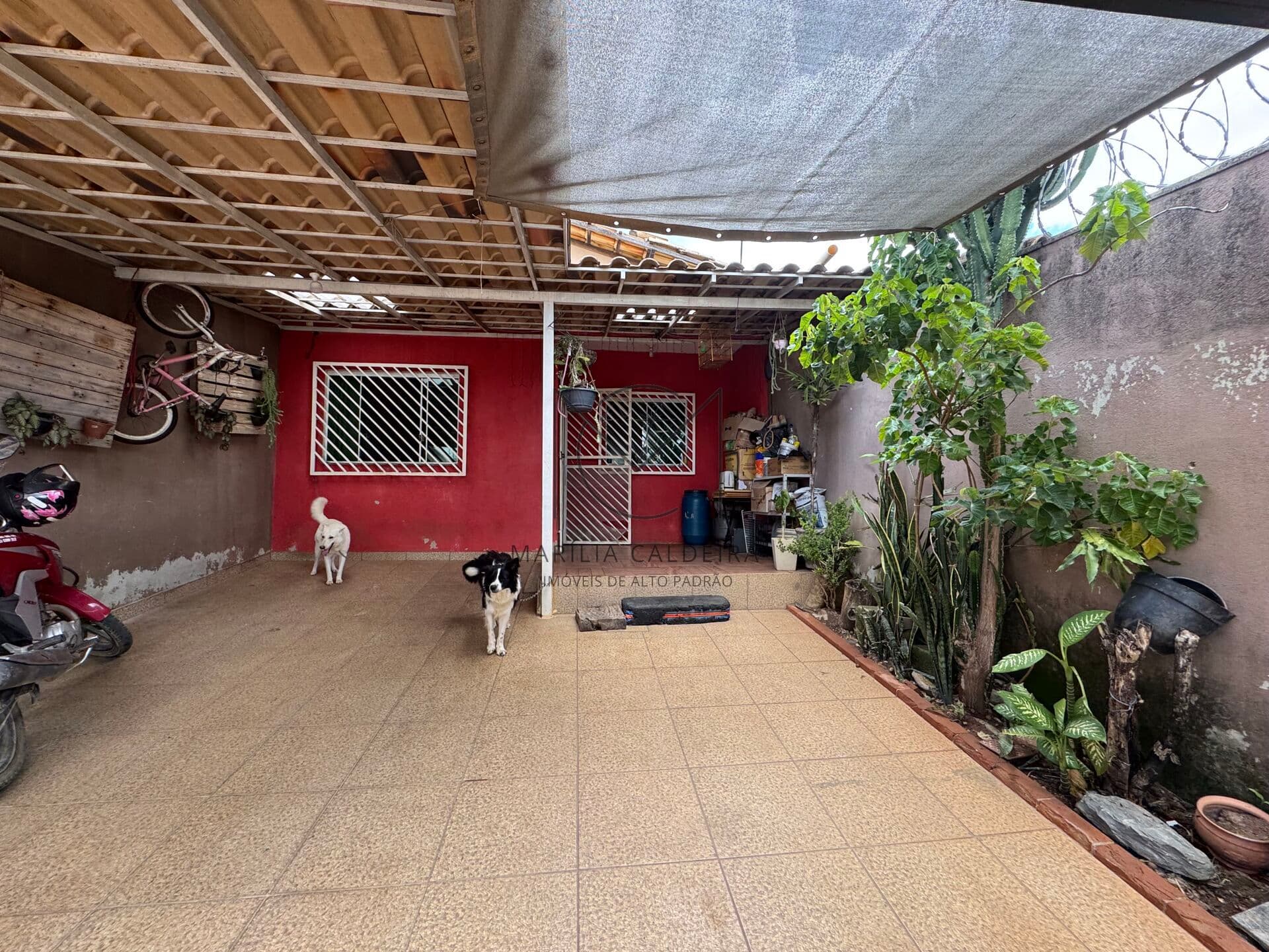 Casa Geminada em floresta encantada, Esmeraldas/MG