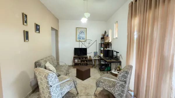 Casa em floresta encantada, Esmeraldas/MG