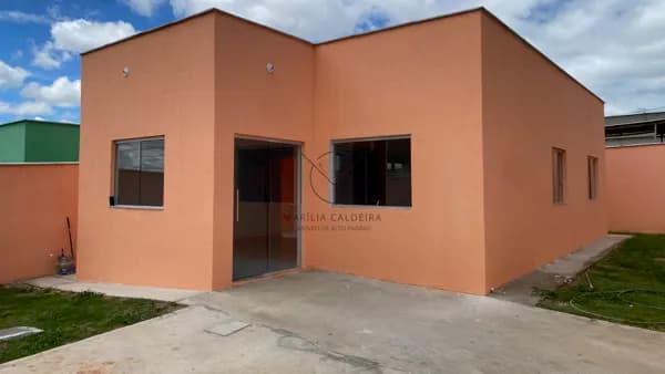 Casa à Venda no Bairro Floresta Encantada | 3 Quartos, Suíte e Área Externa