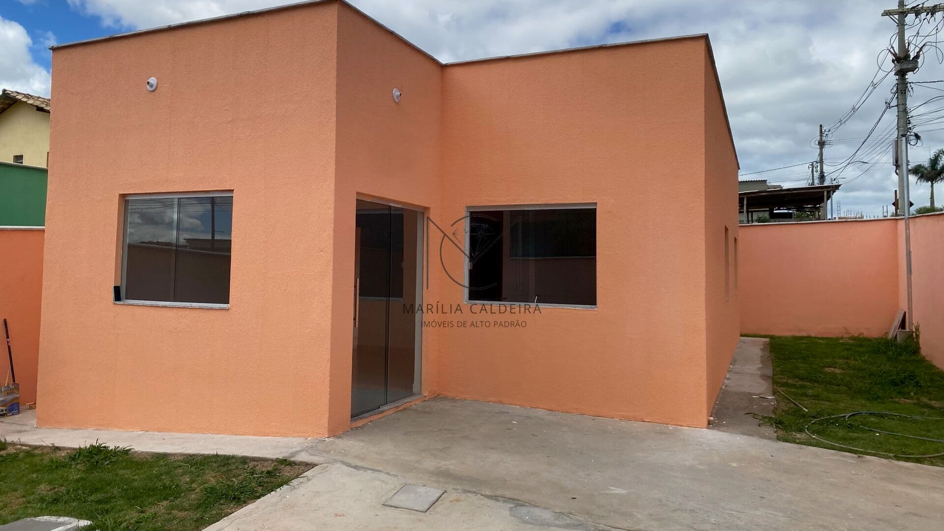 Casa à Venda no Bairro Floresta Encantada | 3 Quartos, Suíte e Área Externa