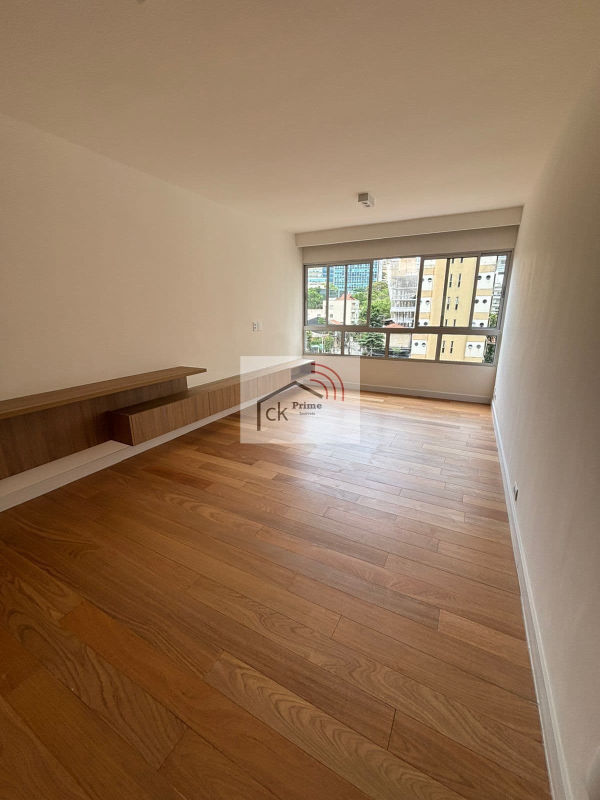 Apartamento com 96m2, na Melo Alves, Reformado