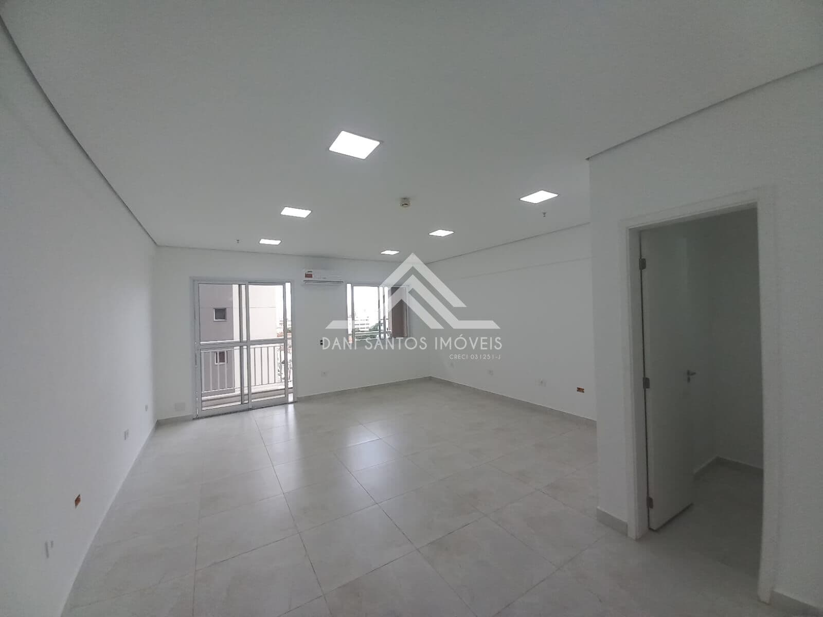Sala comercial prédio novo