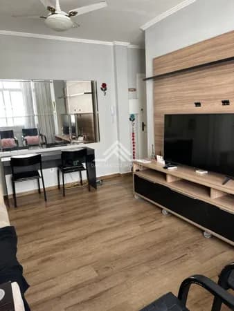Apartamento um dormitório na quadra da praia