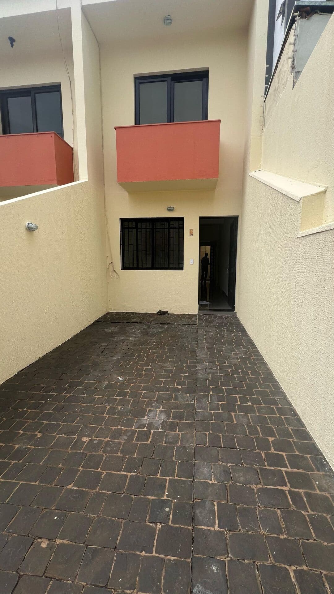 Sobrado padrão para venda,no Bairro Santa Mônica em Uberlândia MG