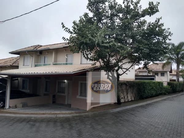 Sobrado em Condomínio para Aluguel em Vila Oliveira Mogi das Cruzes-SP