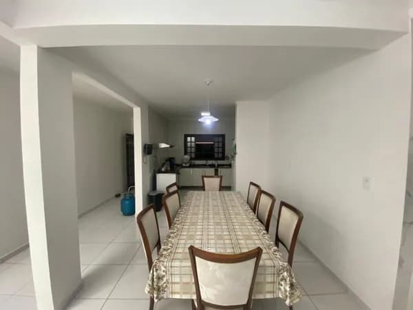 Oportunidade Imperdível: Casa Térrea + Loja Comercial de Moda Feminina Pronta para Atuar