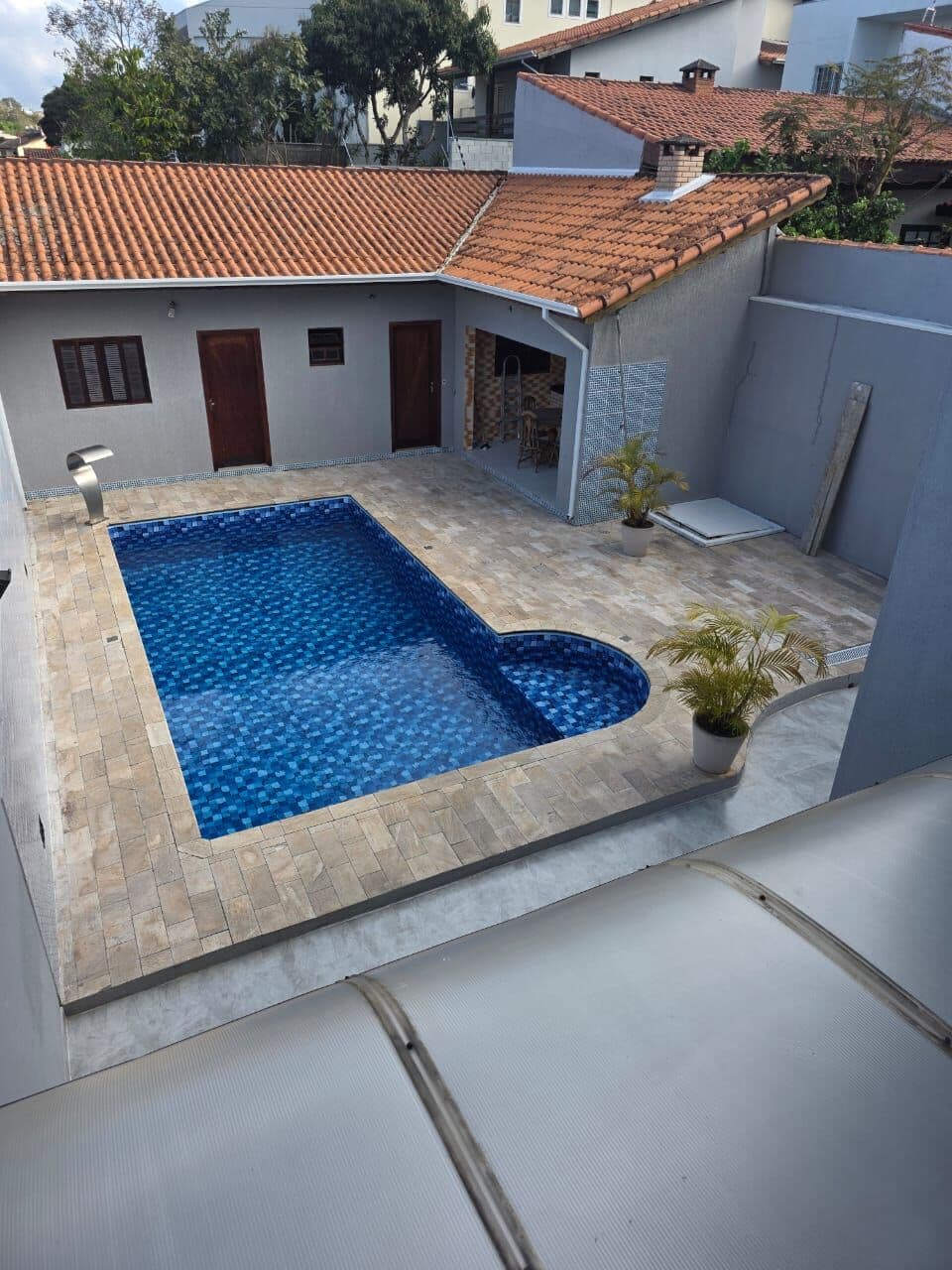 Casa Reformada com 5 Suítes, Piscina e Área Gourmet na Vila Oliveira – Mogi das Cruzes