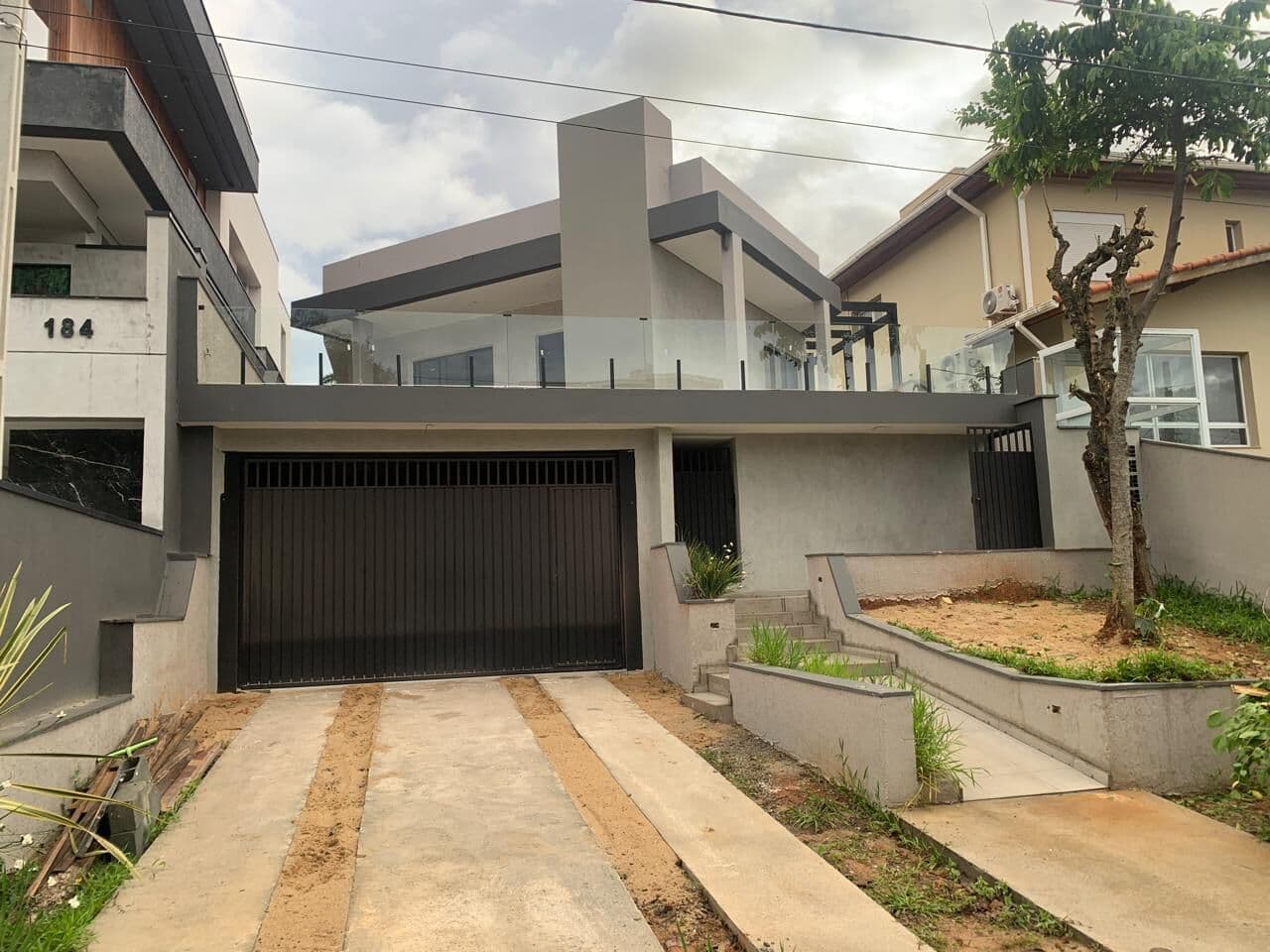 Casa à venda no Condomínio Eco Park Lagos em Mogi das Cruzes, SP, com 3 suítes e piscina