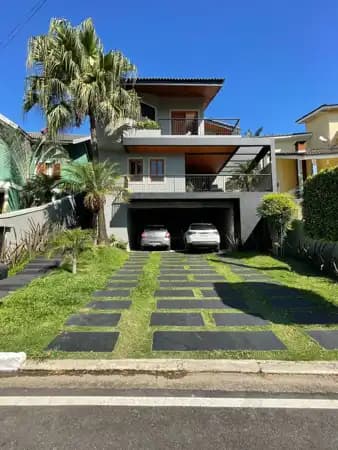 Sobrado Alto Padrão com 3 suítes e piscina para venda no Condomínio Arujá 5