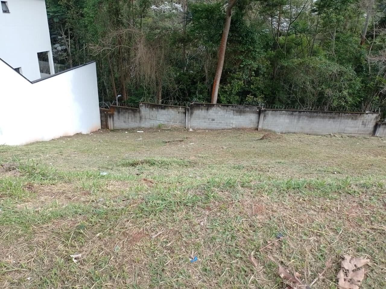 Dois terrenos vizinhos à venda no Condomínio Mosaico da Serra, no bairro Mogi Moderno em Mogi das Cruzes, SP , um com 251,60 m² e o outro com 250,57 m²