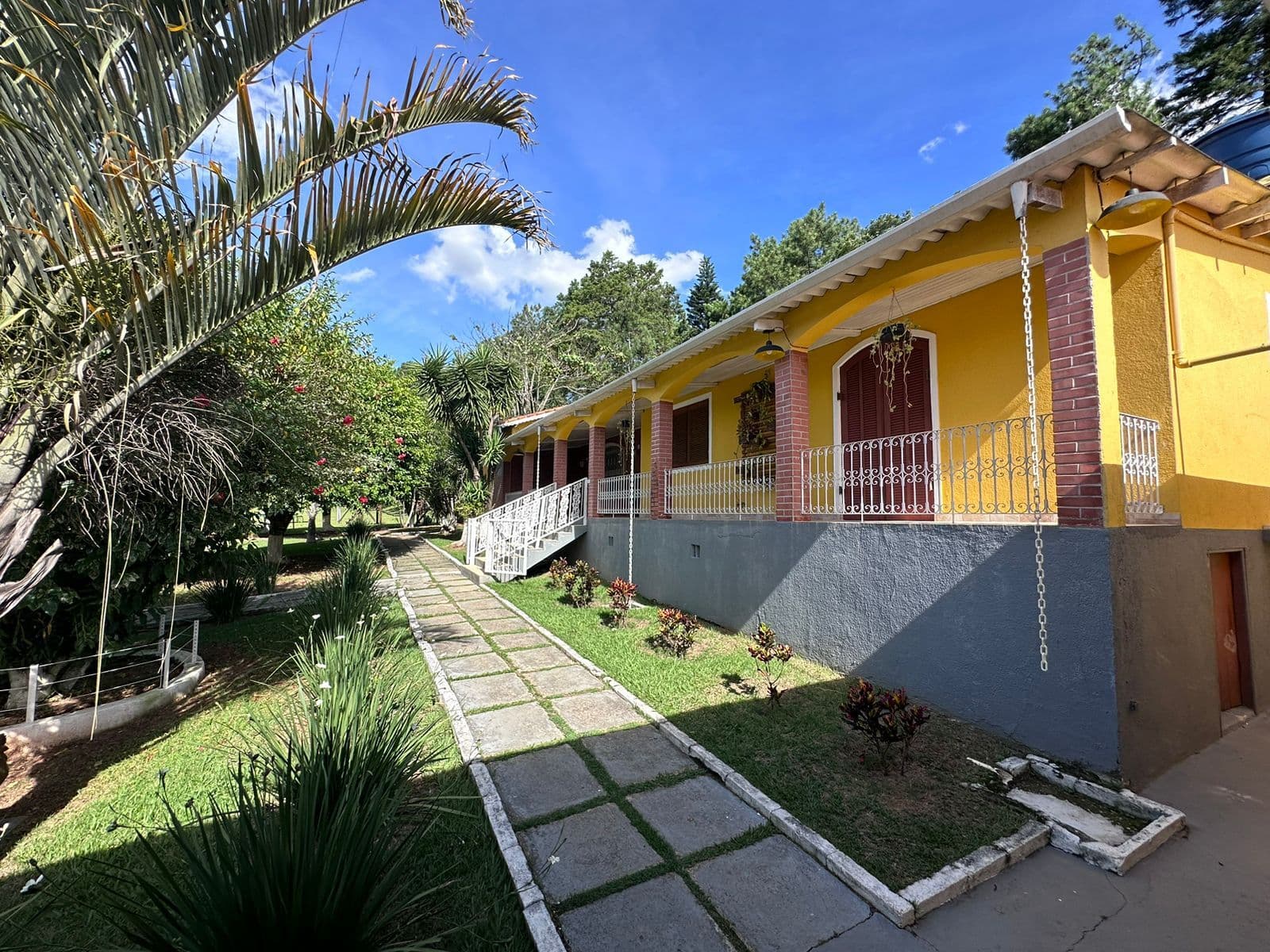 Espetacular Sítio à venda no bairro Itapeti em Mogi das Cruzes, SP, com 36.000 m² de área total, piscina e 4 suítes.